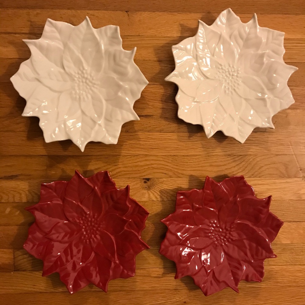 NWT set of 4 Poinsettia “dessert” plates